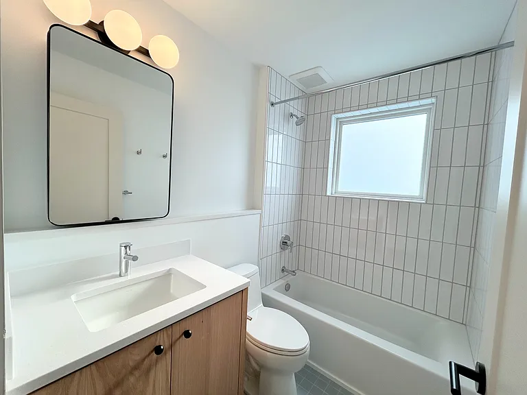 1003 E Washington St — Photo 30
