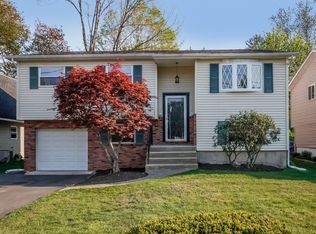 23 Fairweather Dr, Norwalk, CT 06851