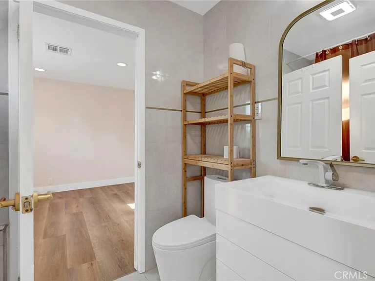 1432 N Catalina St — Photo 31