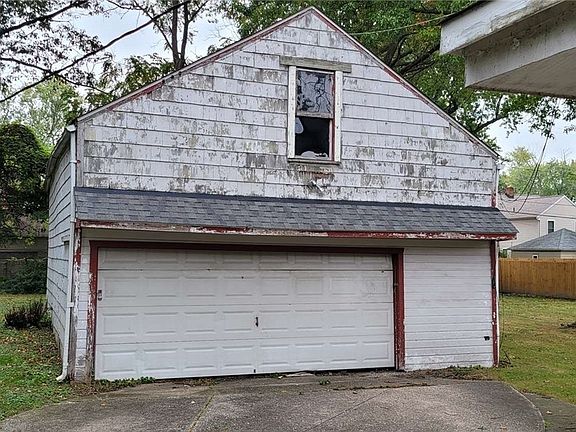 3rd image of 155 E 194th St