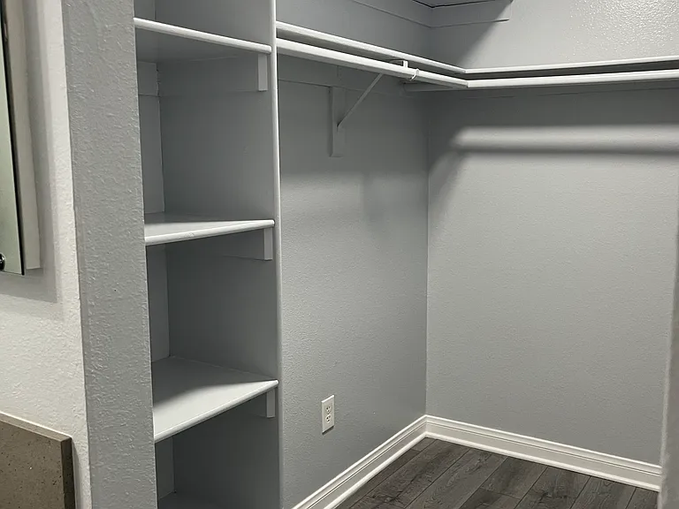 Studio- Walk-In Closet