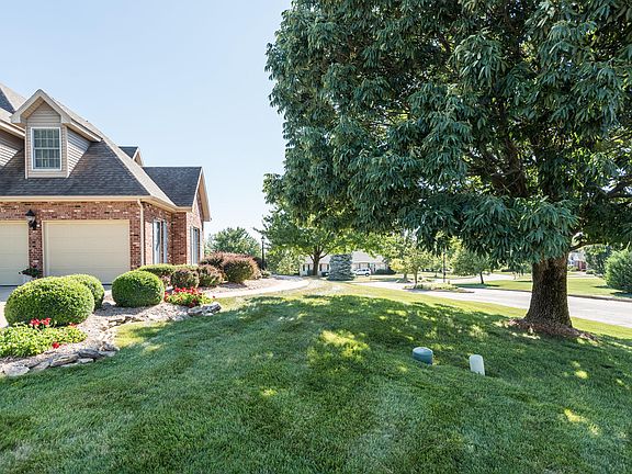 3rd image of 425 Turnberry Dr