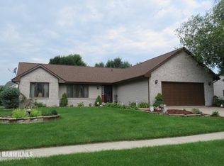 750 Wild Oats Trl, Freeport, IL 61032