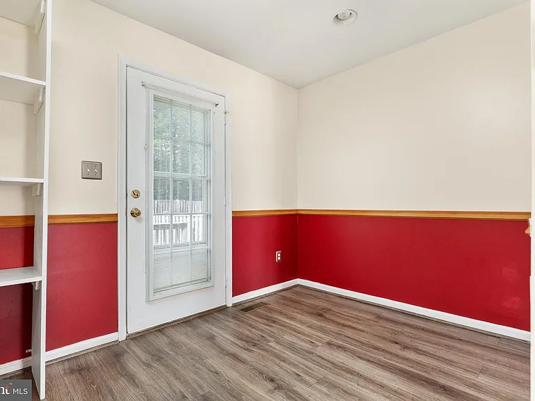 313 Frontier Fort Ln — Photo 5
