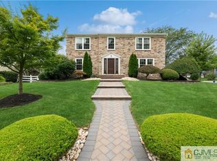 1 Chandler Ct, Plainsboro, NJ 08536