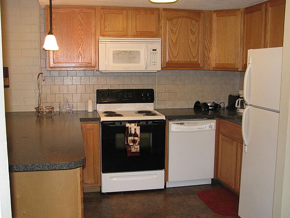 2nd image of 2106 Kanawha Blvd E