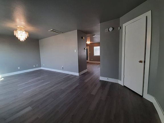 2nd image of 6103 Settlers Square Ln