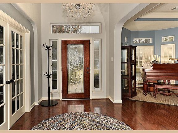 3rd image of 19 Caulfield Ct