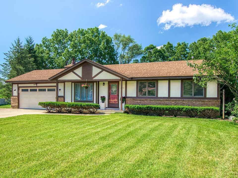 1st image of 2372 Lakehurst Dr NE