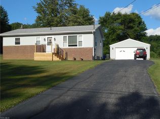 2141 Ruth Rd, Hubbard, OH 44425