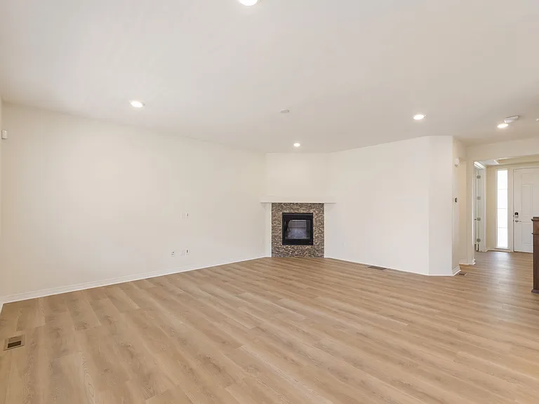 14776 Oslo Ave — Photo 5