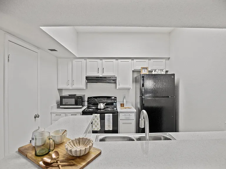 Oak City Apartments — Photo 23