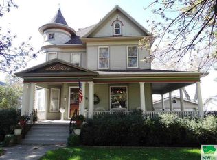 231 Central Ave SW, Le Mars, IA 51031