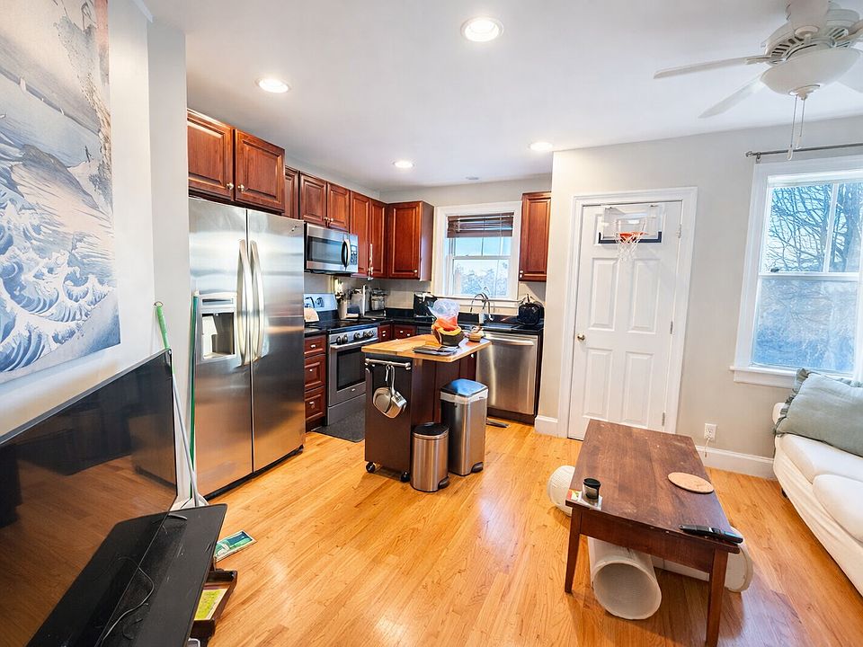1st image of 16 Lawn St #B