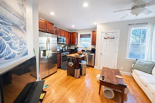 16 Lawn St Photo 1