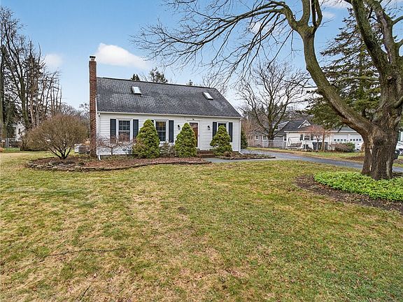 2nd image of 60 Hilltop Rd