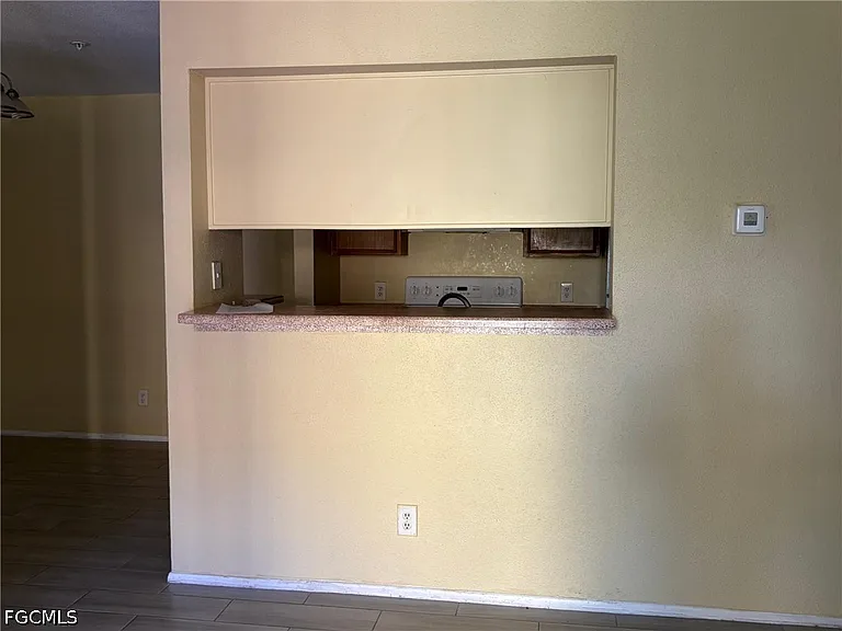 2865 Winkler Ave #411 — Photo 3