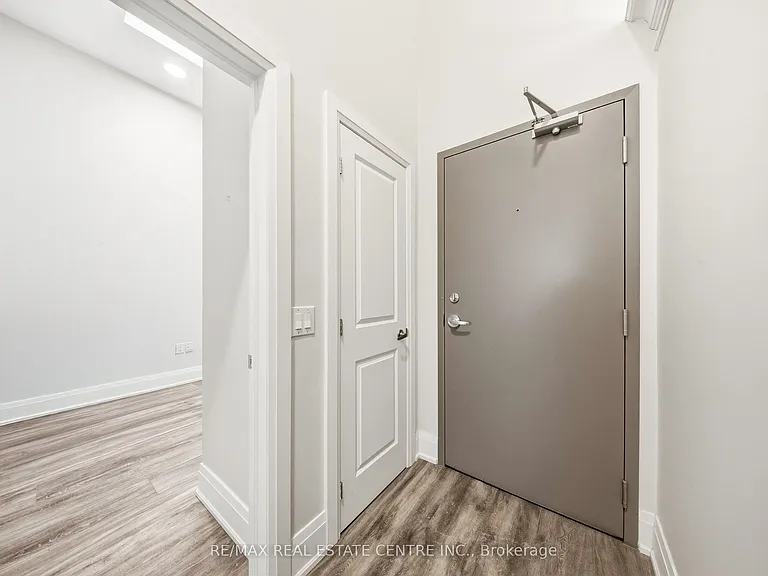 11 Queen St #301 — Photo 23