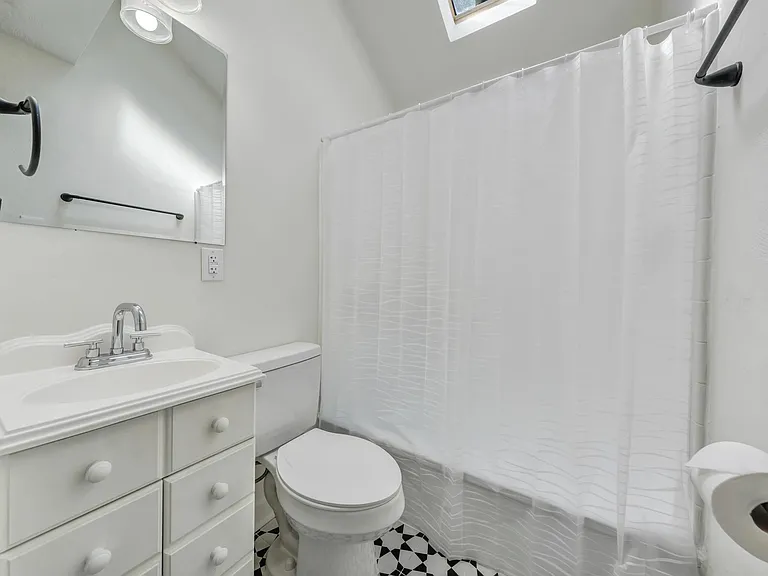1523 Main St SW — Photo 9