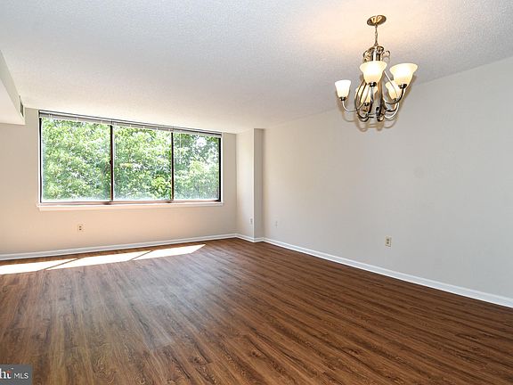 4th image of 10101 Grosvenor Pl APT 208