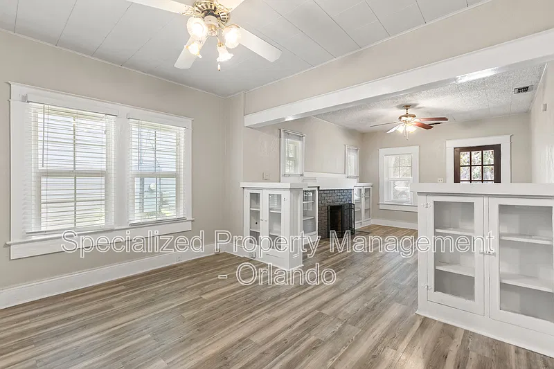 2 bed, 1.0 bath, 927 sqft, $1,999 — Photo 3