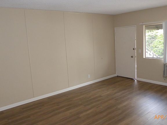 3rd image of 10866 Bloomfield St APT 6