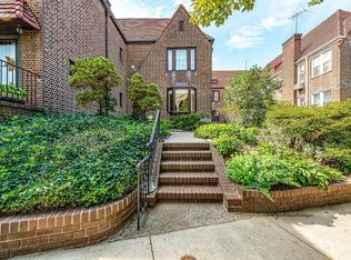 10005 69th Ave, Forest Hills, NY 11375