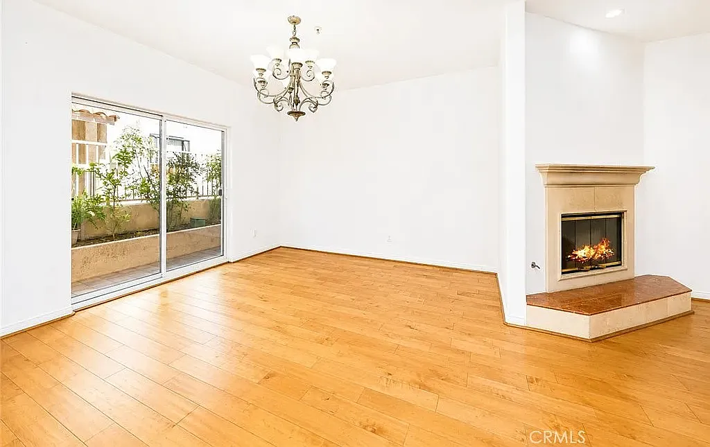 3 bed, 2.5 bath, 1476 sqft, $4,099 — Photo 4