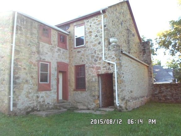 2nd image of 329 E Monroe St