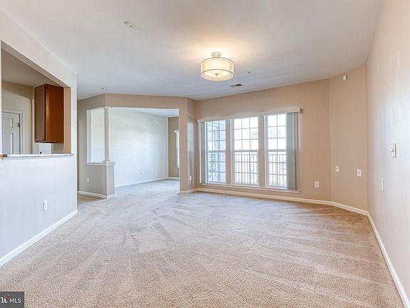 5th image of 7559 Stoney Run Dr Unit 204