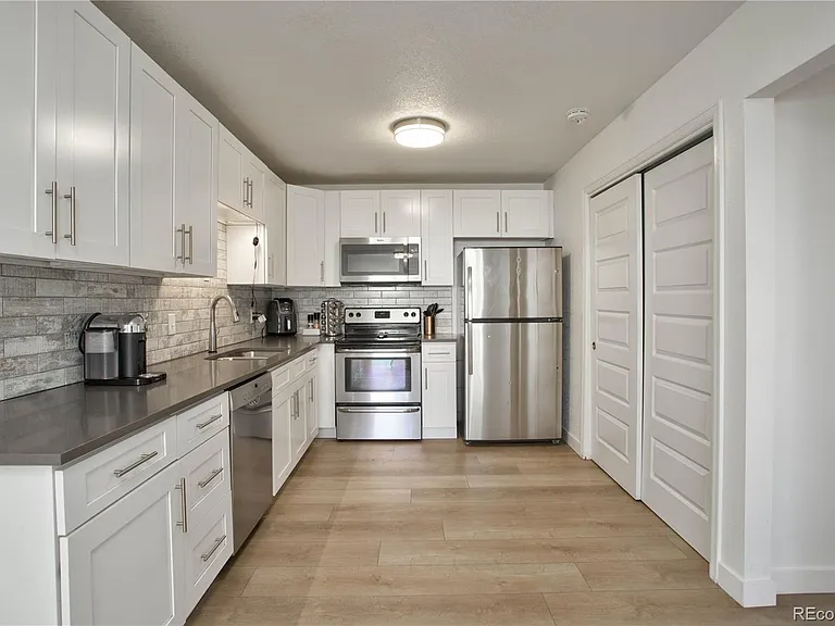 1370 S Idalia St #D — Photo 11