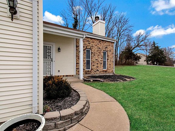 3rd image of 703 Briarwood Terrace Ct