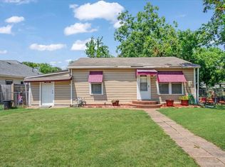 515 E 15th St, Bonham, TX 75418