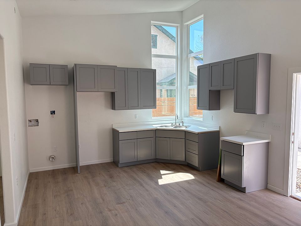 Brand New Kitchen (appliances being installed this week)