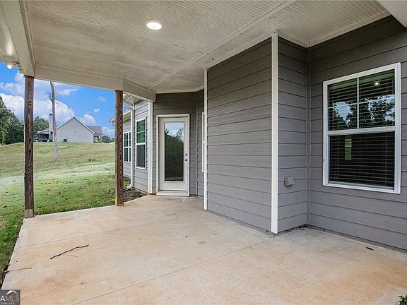 3rd image of 144 Chestnut Trl