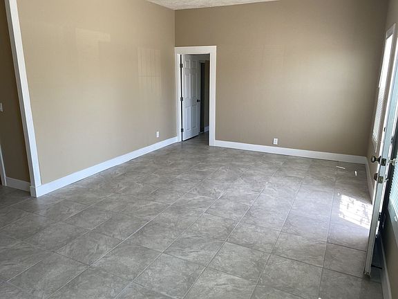4th image of 744 Broadway St #1