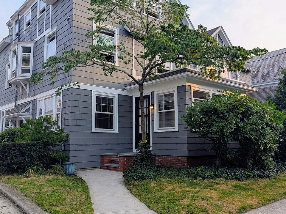 555 Lloyd Ave