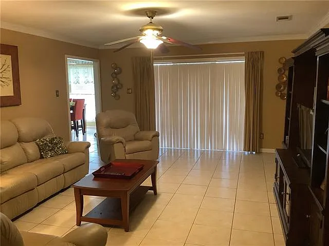 3 bed, 1.0 bath, 1153 sqft, $1,800 — Photo 4