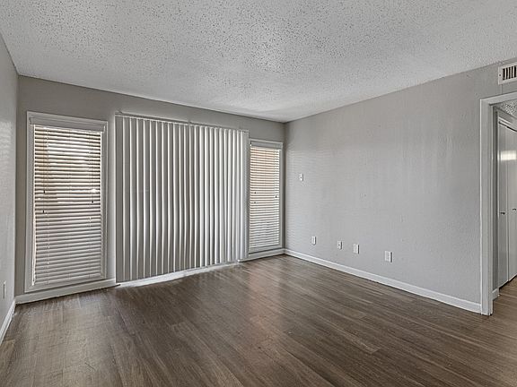 3rd image of 1125 Hillcrest St #1111-101