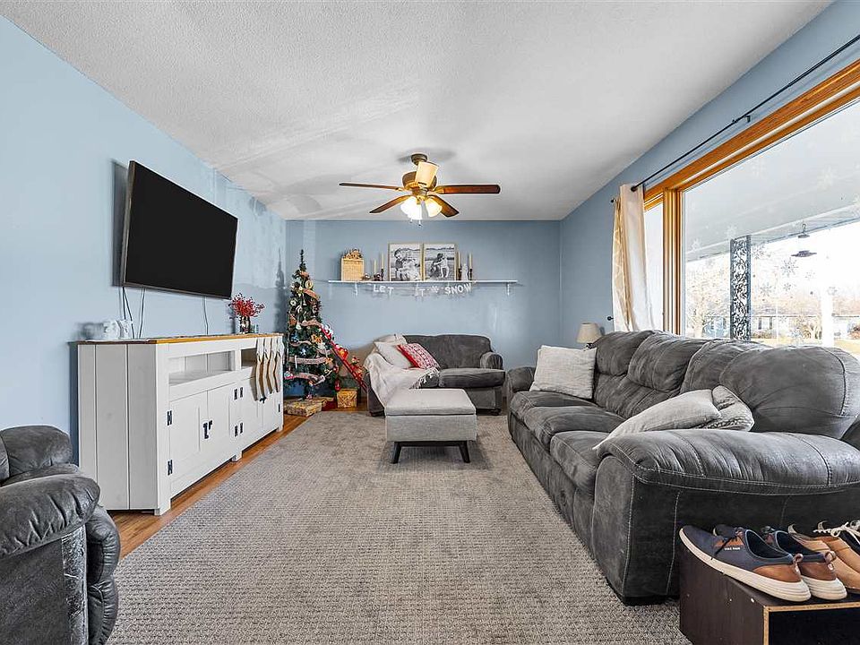 1203 E 2nd St, Anamosa, IA 52205 Zillow