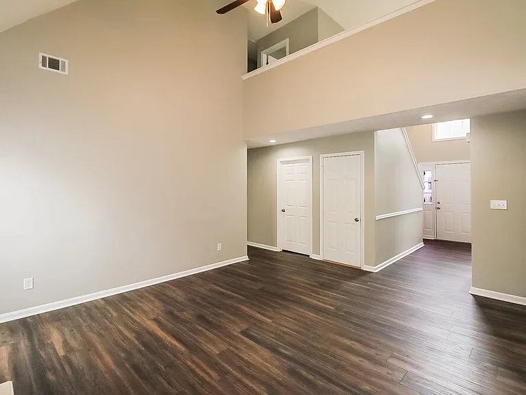 77 Harbour Town Cv — Photo 5
