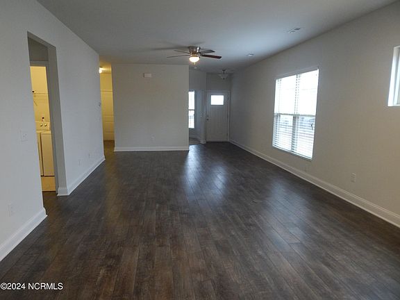 3rd image of 533 Lyrebird Ave