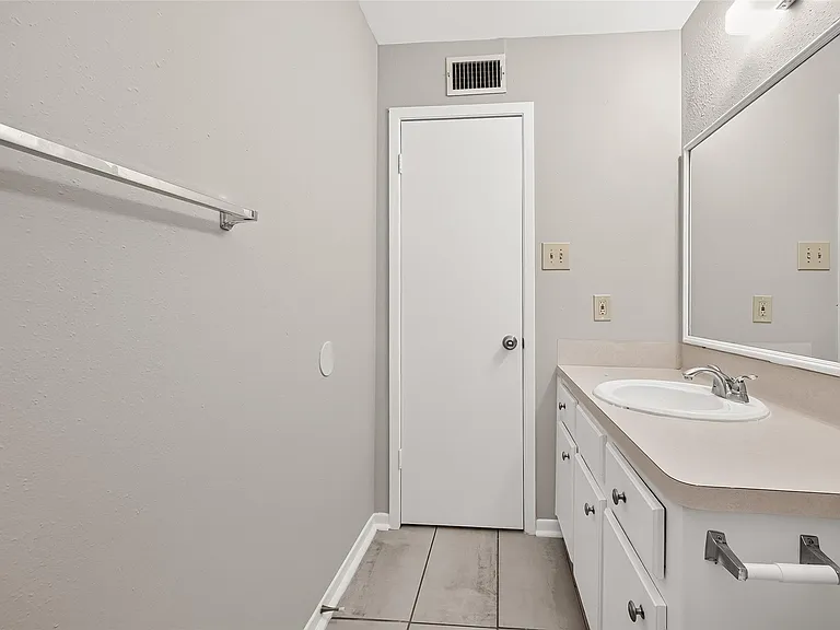 102 Libby Cir — Photo 25