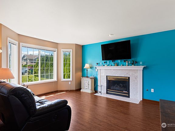4th image of 27553 79TH Drive NW