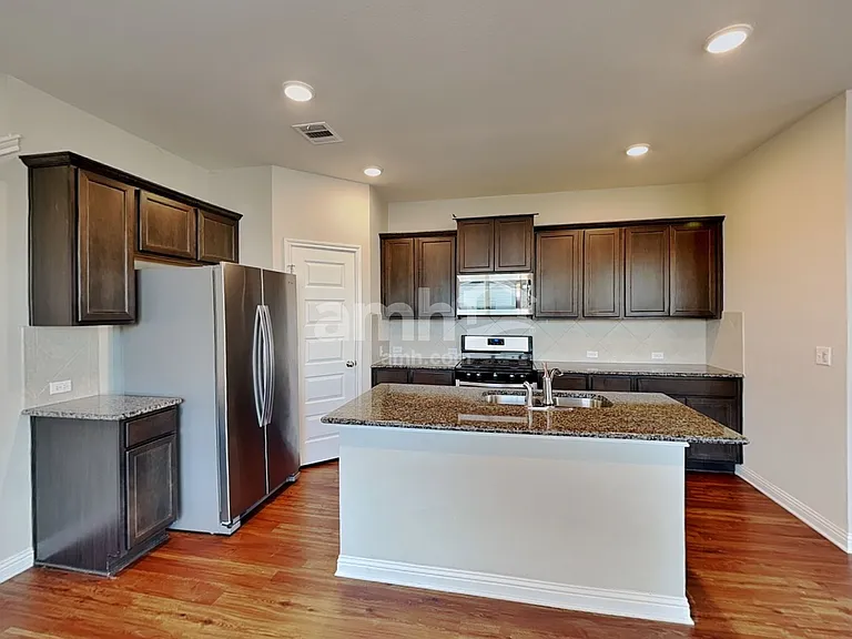 8010 Dampton Ln — Photo 3