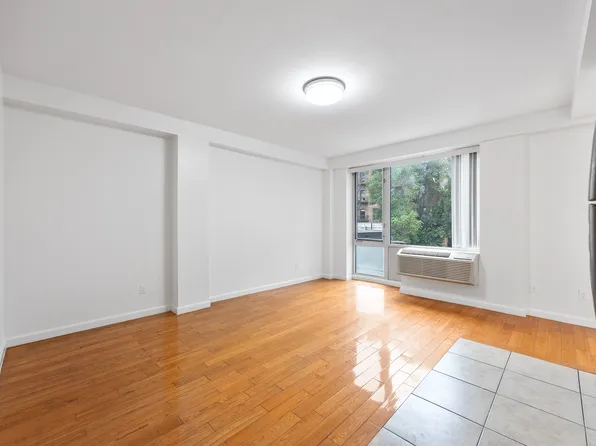 139-30 34th Avenue image 12 of 20