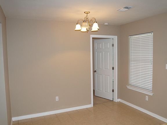 4th image of 11428 Daisy Ln