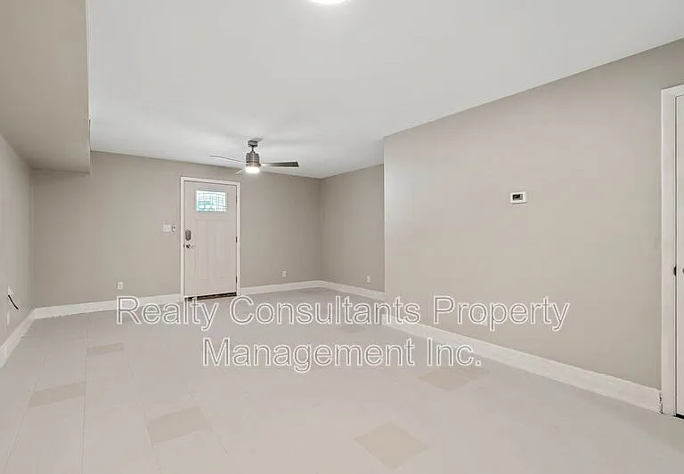 604 E Iredell Ave #2 — Photo 8