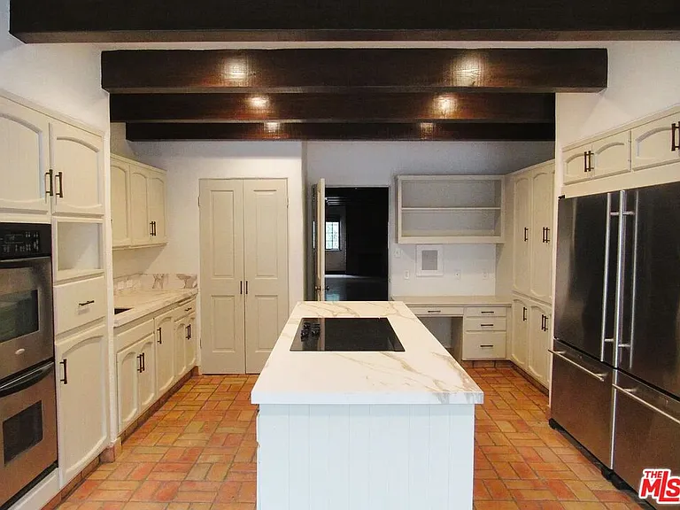 605 Foothill Rd — Photo 9