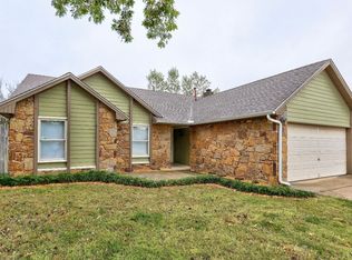 1308 Smoking Tree St, Moore, OK 73160